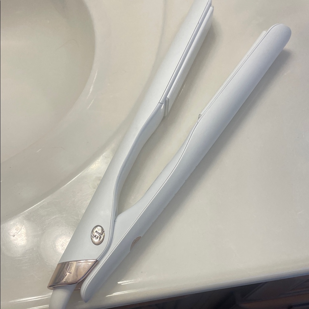 T3 White Flat Iron